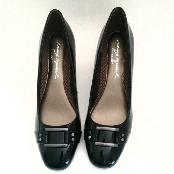 {Easy Spirit} Black Patent Leather Pumps - Picture 4 of 5